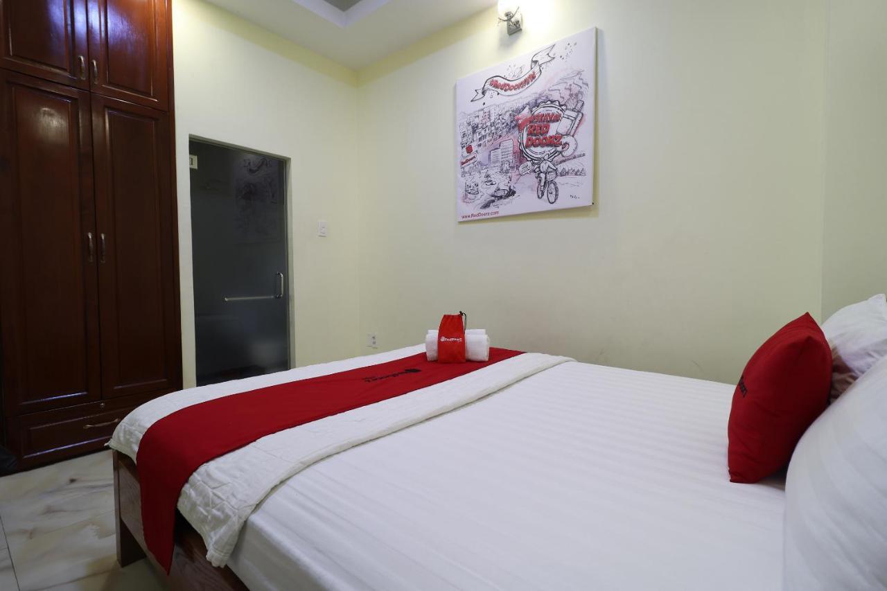 Reddoorz Plus @ Dong Den Street Hotel Ho Si Minh-város Kültér fotó